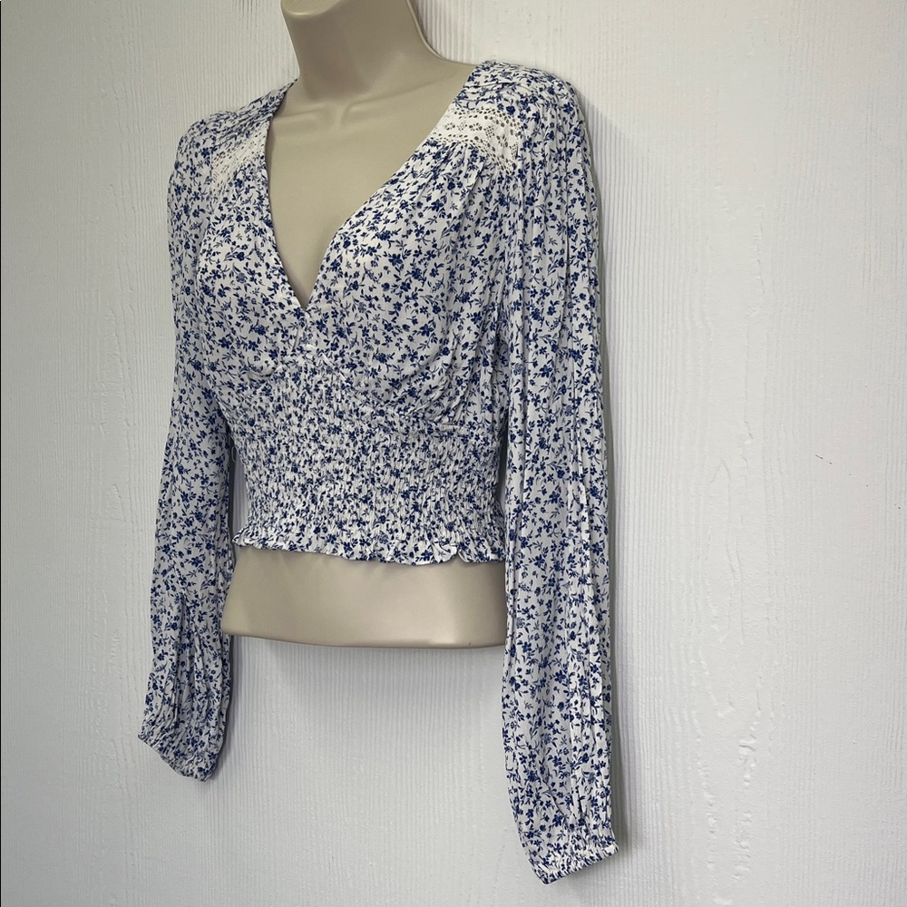 ASTR The Label - Blue Floral Smocked Puff Cottage Core Sleeve Blouse Size Small - Picture 5 of 10